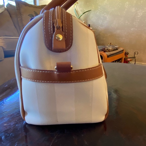 Allen Edward Designed White with Tan Trim Hand/Shoulder Bag - Picture 5 of 7